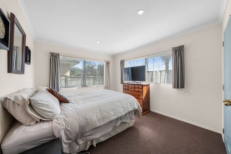 Photo of property in 33 Ruze Vida Drive, Massey, Auckland, 0614