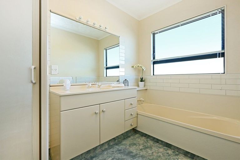 Photo of property in 3 Beaufort Place, Taradale, Napier, 4112