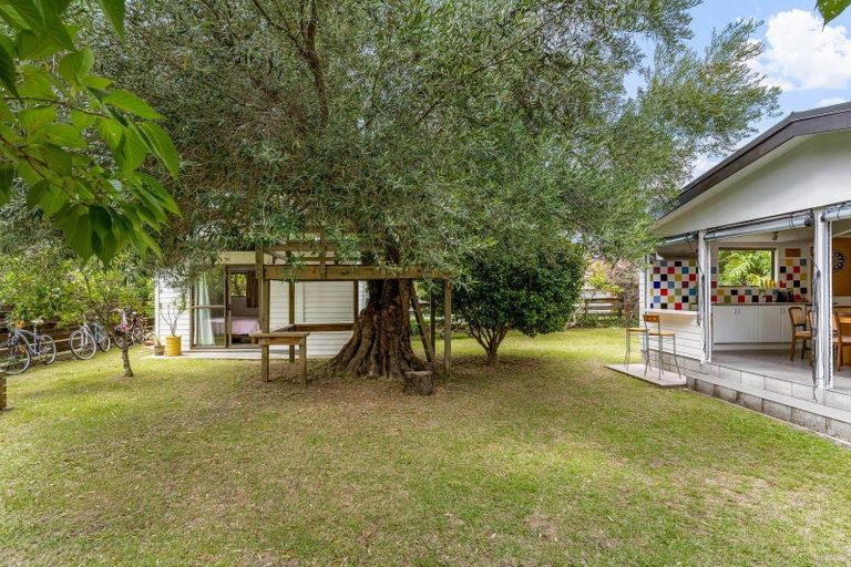 Photo of property in 218 Patuwai Drive, Whangamata, 3620
