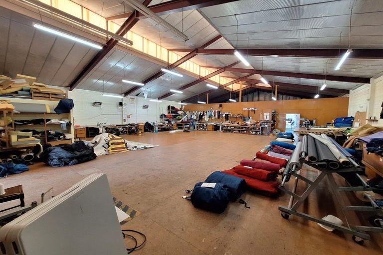 Photo of property in 305 Devon Street West, New Plymouth, 4310