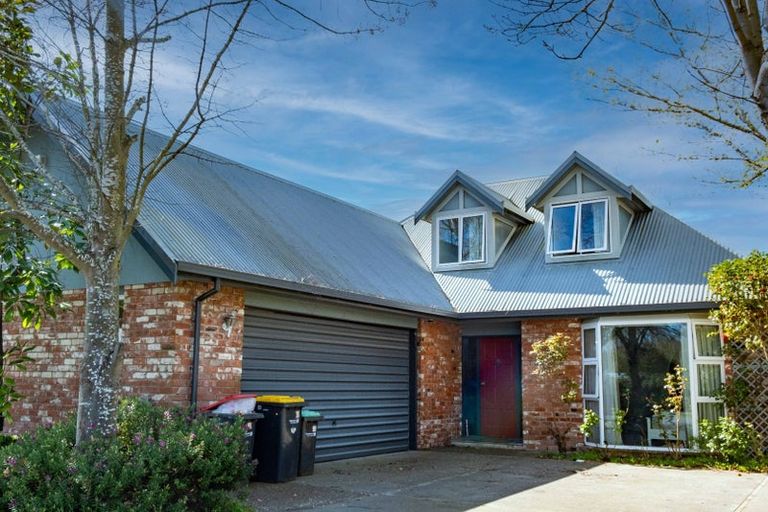 Photo of property in 72 Avonhead Road, Avonhead, Christchurch, 8042