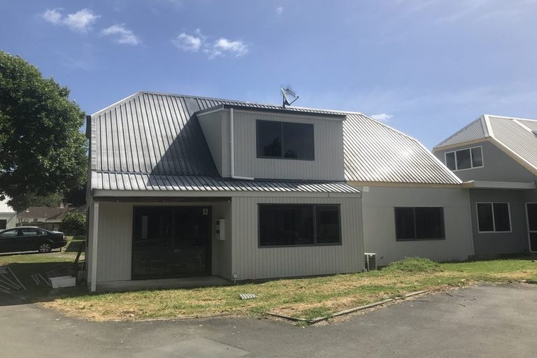 Photo of property in 2 Emmadale Lane, Hamilton East, Hamilton, 3216
