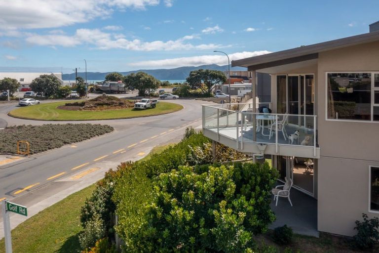 Photo of property in 3 Golf Road, Paraparaumu Beach, Paraparaumu, 5032