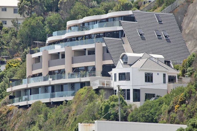 Photo of property in Shelley Bay Terraces, 9/61 Maupuia Road, Maupuia, Wellington, 6022