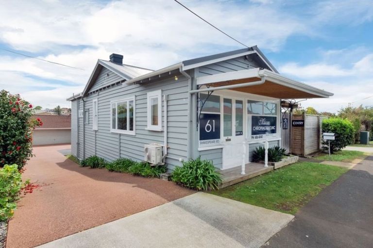 Photo of property in 2/61 Shakespeare Road, Milford, Auckland, 0620