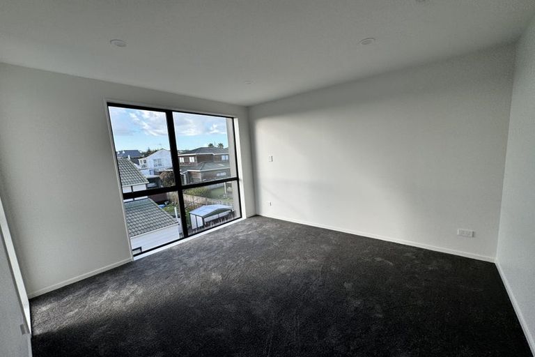 Photo of property in 24 Tomintoul Place, Highland Park, Auckland, 2010