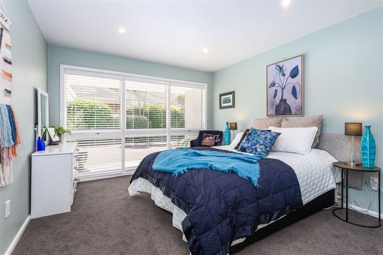Photo of property in 10 Ladbrokes Place, Fendalton, Christchurch, 8052