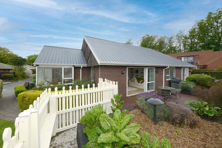 Photo of property in 11 Ludecke Place, Sockburn, Christchurch, 8042