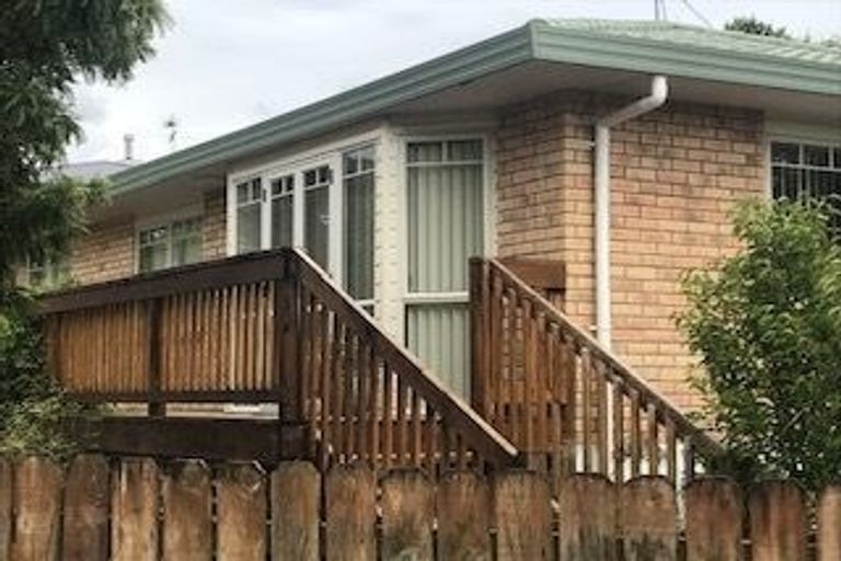 Photo of property in 34 Taioma Crescent, Te Atatu Peninsula, Auckland, 0610