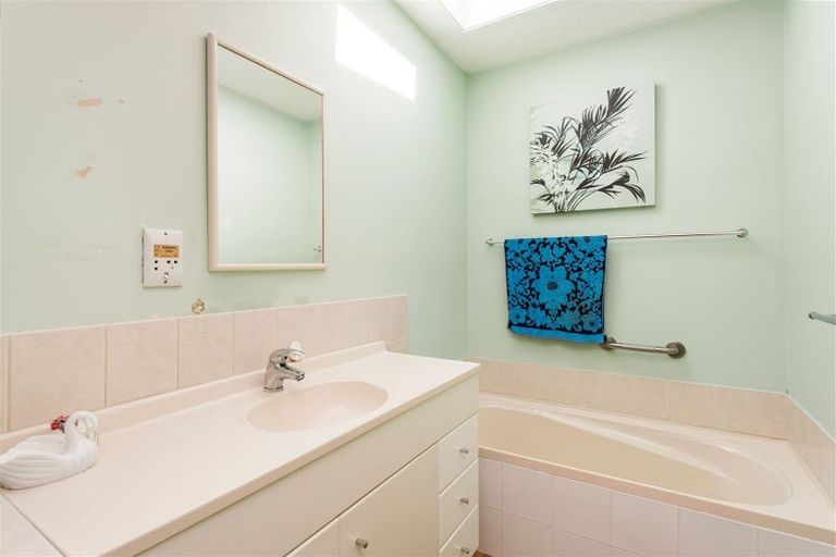 Photo of property in 1/6 Gatonby Place, Avonhead, Christchurch, 8042