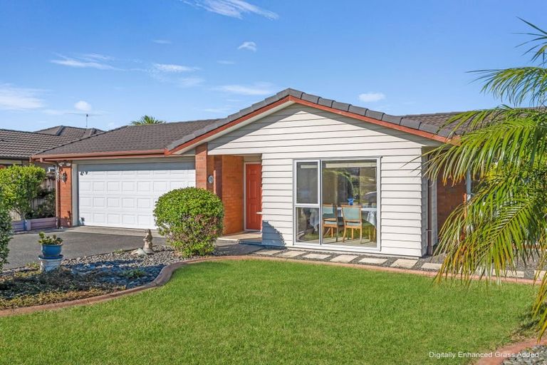 Photo of property in 21 Saltwood Street, Red Beach, 0932