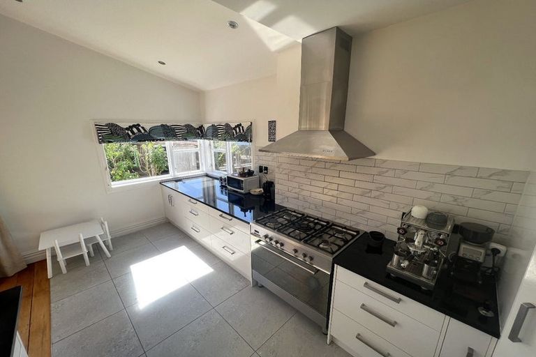 Photo of property in 17 Fife Lane, Miramar, Wellington, 6022