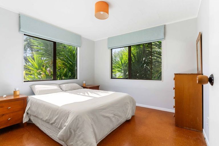 Photo of property in 112 Mckellar Place, Whangamata, 3620