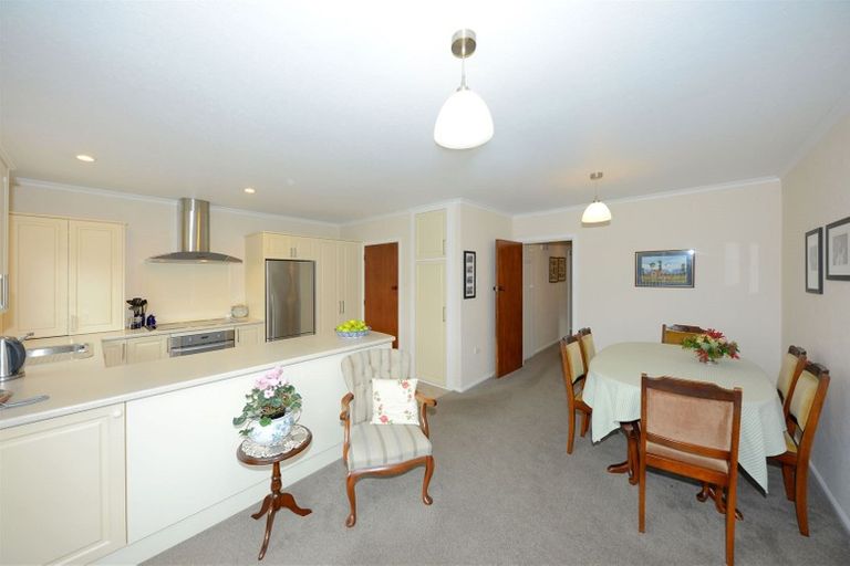 Photo of property in 33 Tintern Avenue, Avonhead, Christchurch, 8042