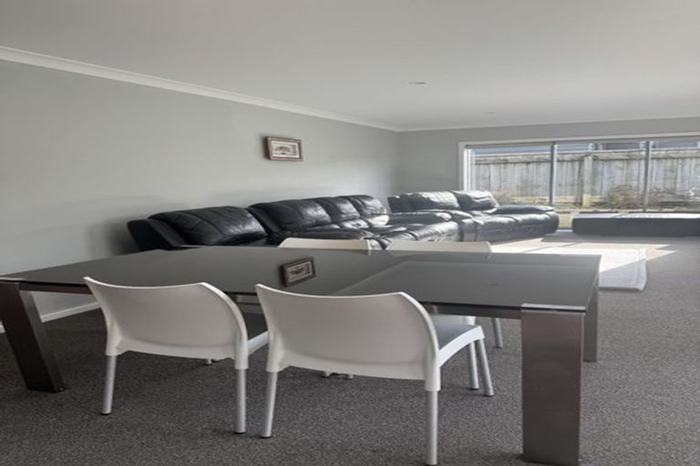 Photo of property in 92 Endeavour Drive, Whitby, Porirua, 5024