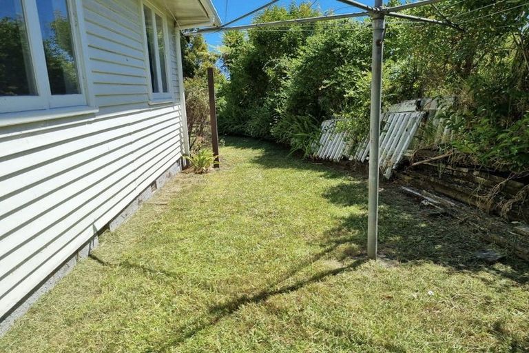 Photo of property in 143 Edmonton Road, Te Atatu South, Auckland, 0610