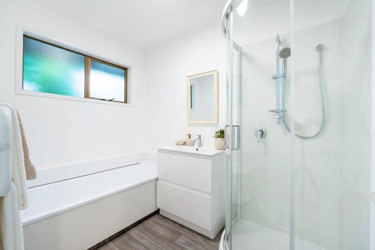 Photo of property in 32 Rosecamp Road, Beach Haven, Auckland, 0626