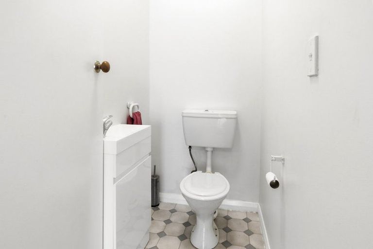 Photo of property in 15 Romney Square, Tawa, Wellington, 5028