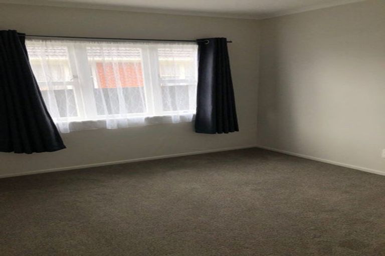Photo of property in 12 Albert Road, Kelston, Auckland, 0602