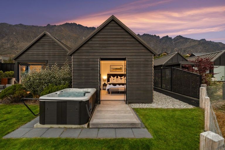 Photo of property in 15 Mckenzies Shute, Jacks Point, Queenstown, 9371