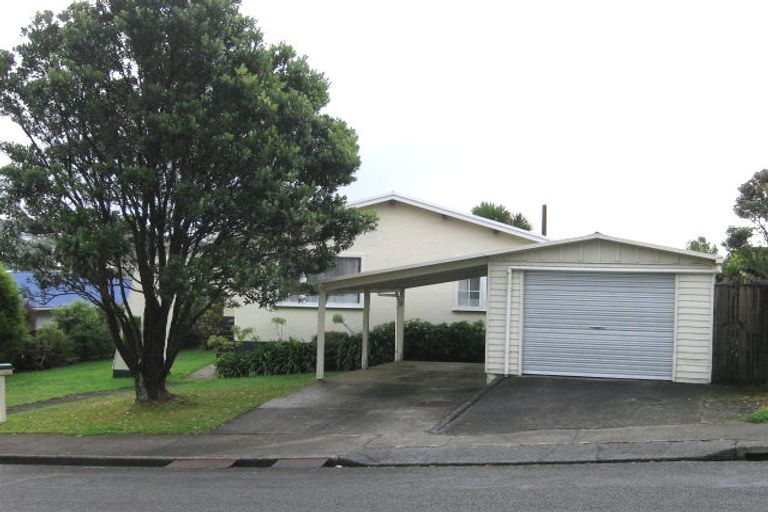Photo of property in 104 Stewart Drive, Newlands, Wellington, 6037