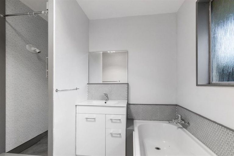 Photo of property in 2/125a Mackenzie Avenue, Woolston, Christchurch, 8023