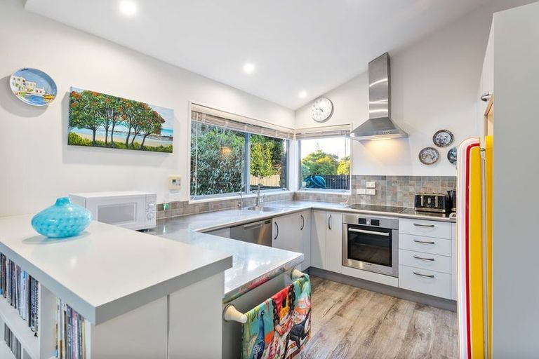 Photo of property in 82 Te Moana Road, Waikanae Beach, Waikanae, 5036