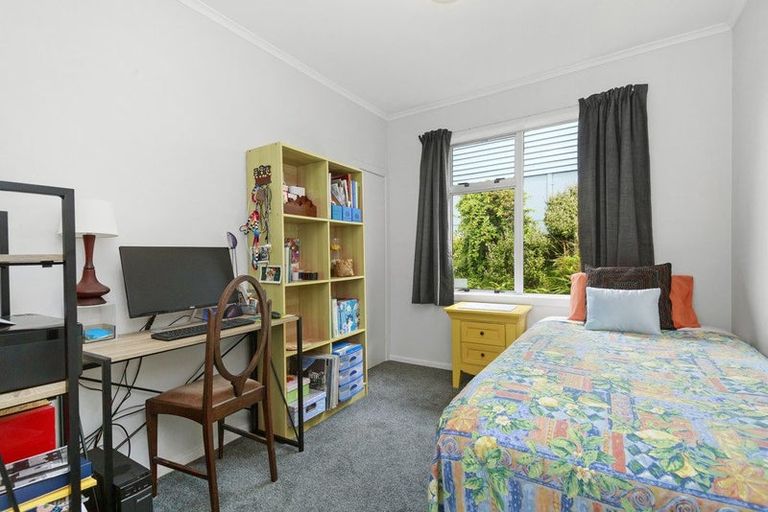 Photo of property in 27 Hampton Hill Road, Tawa, Wellington, 5028