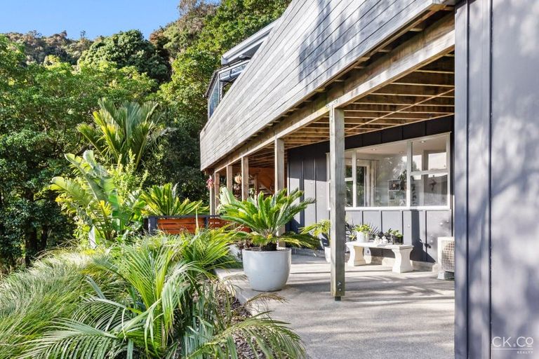 Photo of property in 212 Whites Line East, Waiwhetu, Lower Hutt, 5010