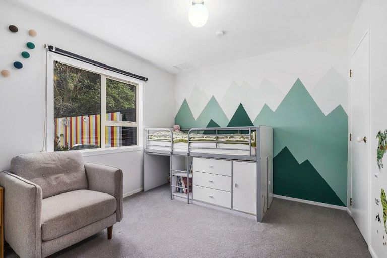 Photo of property in 2/420 Queens Drive, Lyall Bay, Wellington, 6022