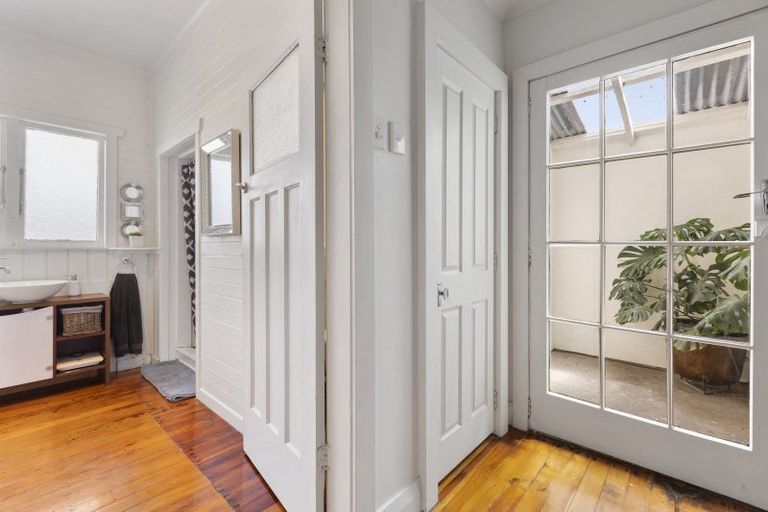 Photo of property in 96 Tukapa Street, Westown, New Plymouth, 4310