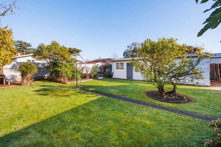 Photo of property in 18 Milverton Avenue, Hokowhitu, Palmerston North, 4410