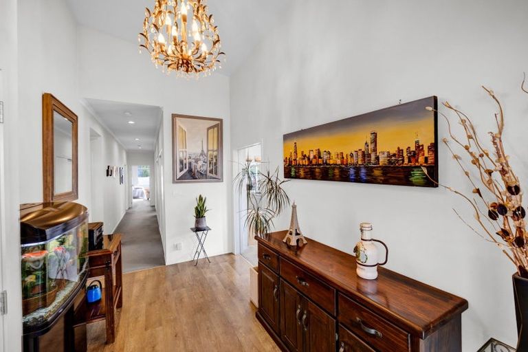 Photo of property in 27 Montague Grove, Stratford, 4332