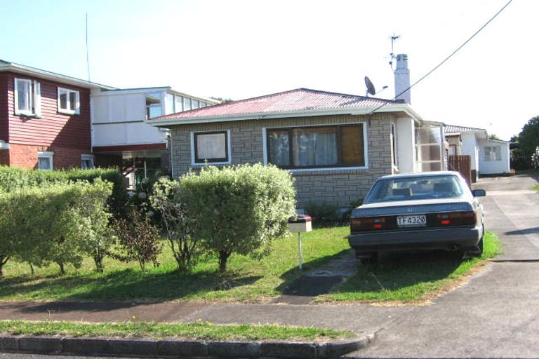 Photo of property in 7 Tiki Street, New Lynn, Auckland, 0600