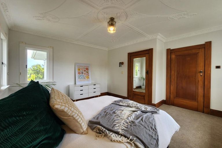 Photo of property in 6 Ridge Lane, New Plymouth, 4310