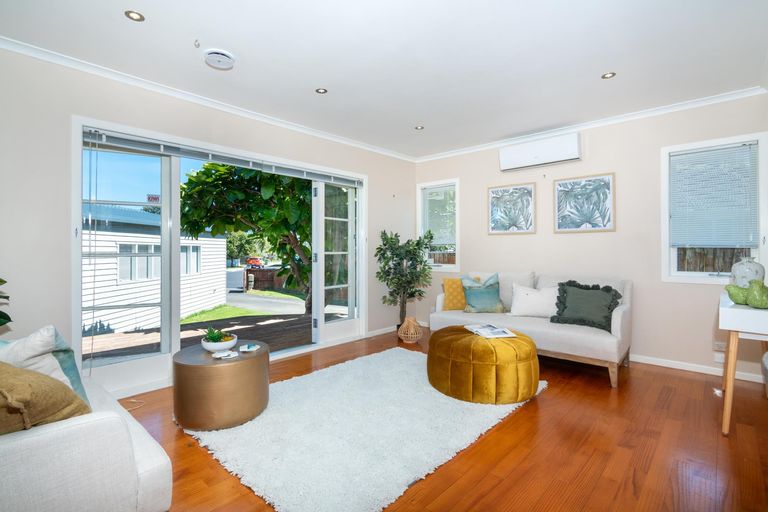 Photo of property in 47 Hereford Street, Te Atatu Peninsula, Auckland, 0610