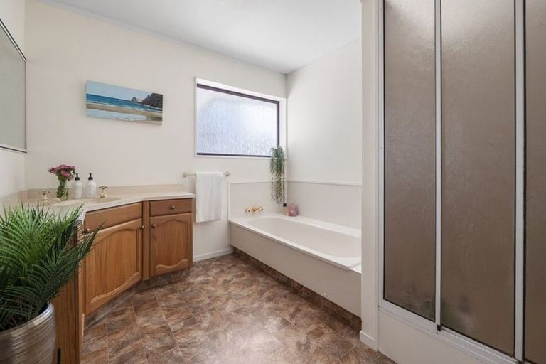 Photo of property in 5 Cathray Place, Matua, Tauranga, 3110