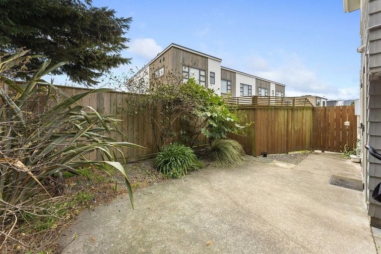 Photo of property in 8 Waldie Grove, Avalon, Lower Hutt, 5011