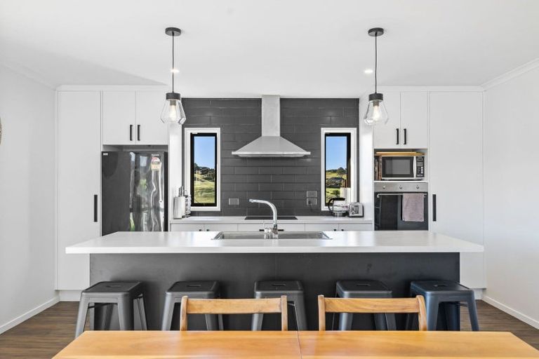 Photo of property in 2 Nihotetea Lane, Maunu, Whangarei, 0110