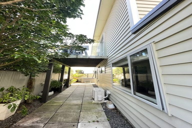Photo of property in 4 Marina View, Paremata, Porirua, 5026