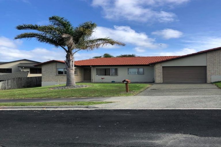 Photo of property in 9 Graham Collins Drive, Windsor Park, Auckland, 0632