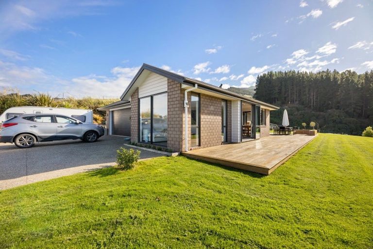 Photo of property in 18 Kens Lane, Sawyers Bay, Port Chalmers, 9023