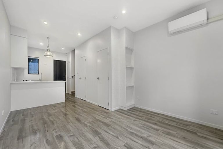 Photo of property in 6/241 Don Buck Road, Massey, Auckland, 0614