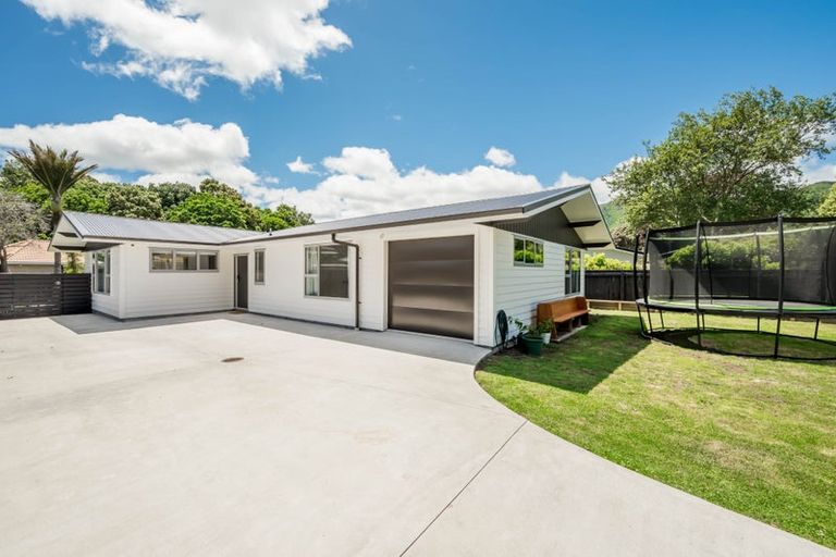 Photo of property in 21 Kohekohe Road, Waikanae, 5036