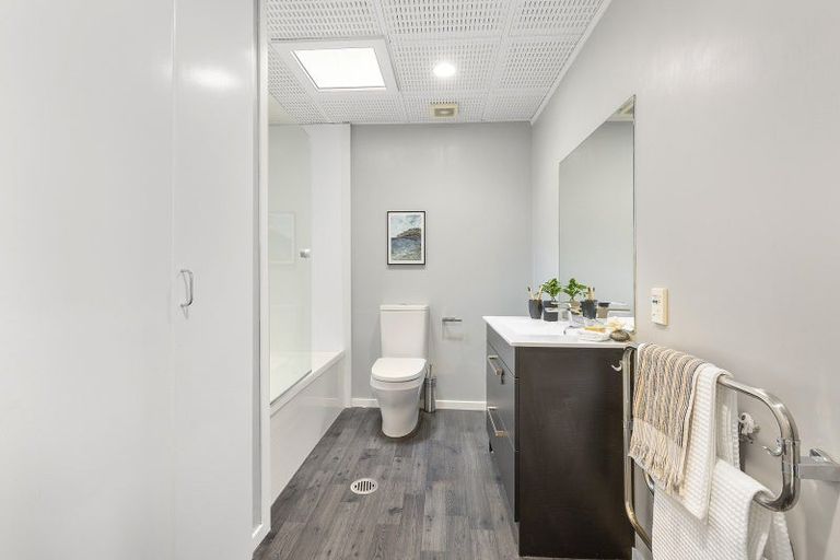 Photo of property in 17u3 Adelaide Road, Mount Cook, Wellington, 6021