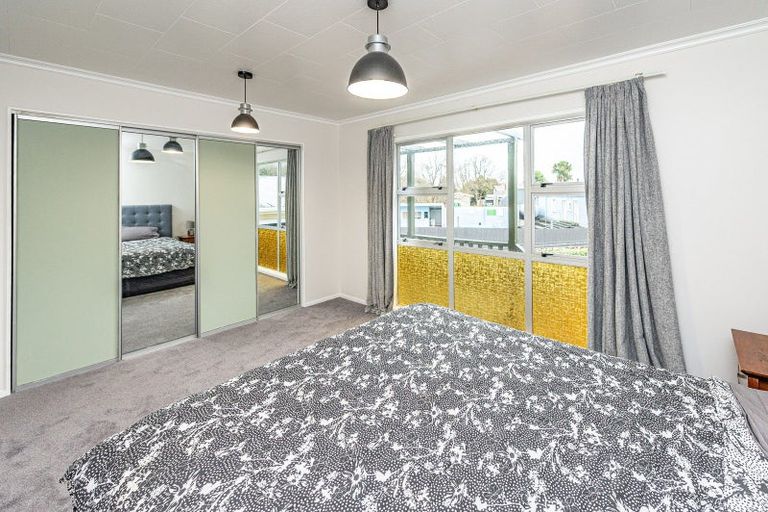Photo of property in 35 Weraroa Road, Waverley, 4510