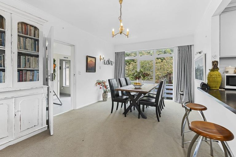 Photo of property in 28 Carrington Street, New Plymouth, 4310