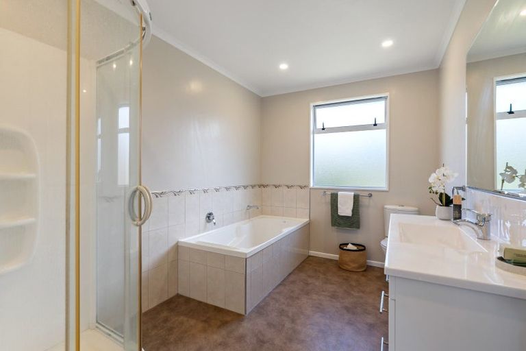 Photo of property in 69 Thatcher Crescent, Crofton Downs, Wellington, 6035