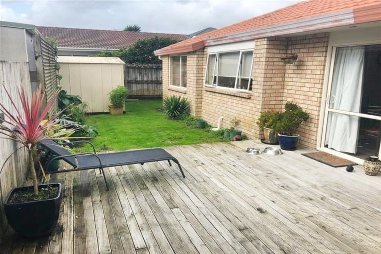 Photo of property in 1/58 Walton Street, Red Beach, 0932