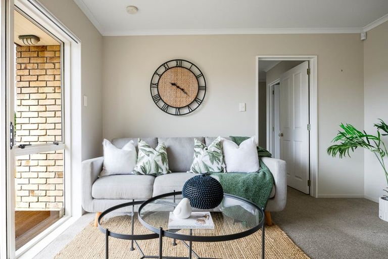 Photo of property in 2 Jubaea Place, Henderson, Auckland, 0610